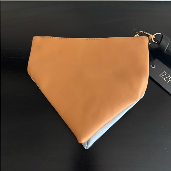NWT Izzy & Ali Clutch/Wristlet Bag - Picture 3 of 5